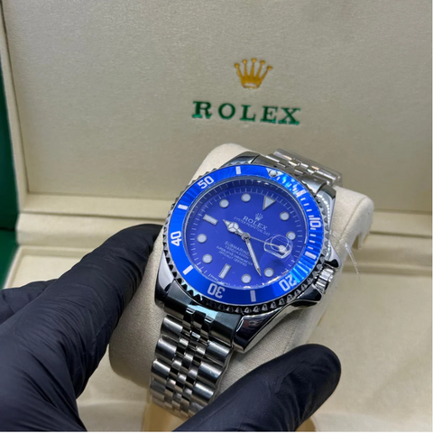 Rolex submariner silver with date dial