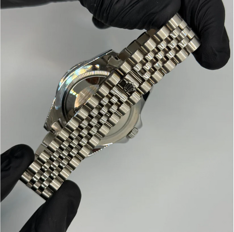 Rolex submariner silver with date dial
